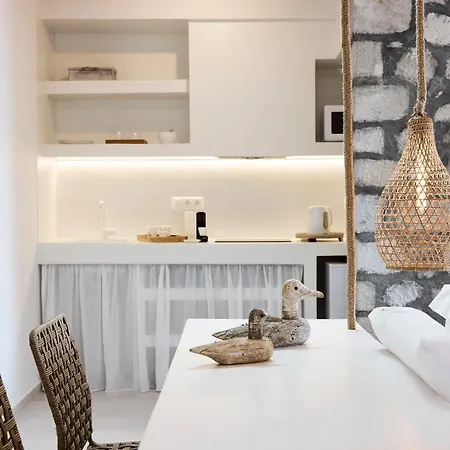 Aparthotel Nirome Luxury Adamantas (Milos)