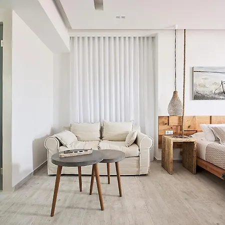 Appart hôtel Nirome Luxury Adámas