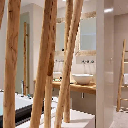 Nirome Luxury Aparthotel 4*