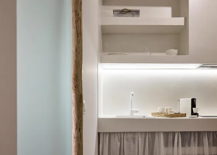 Nirome Luxury אדאמאס