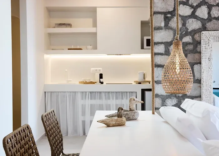 מלון דירות Nirome Luxury אדאמאס