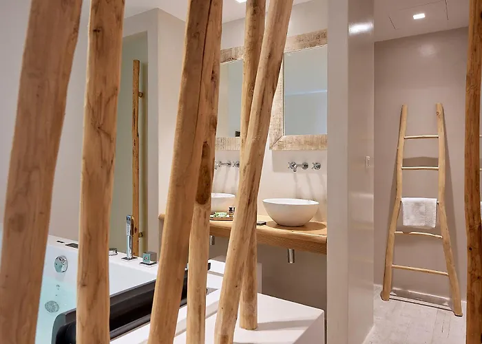 Nirome Luxury מלון דירות 4*