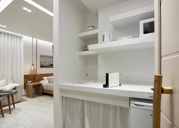 מלון דירות Nirome Luxury 4*