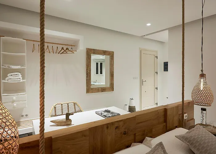 Nirome Luxury אדאמאס