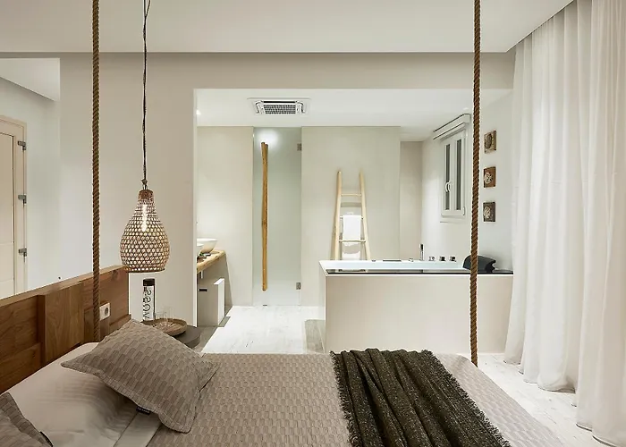 מלון דירות Nirome Luxury 4*