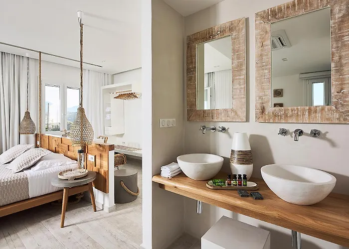 Nirome Luxury אדאמאס